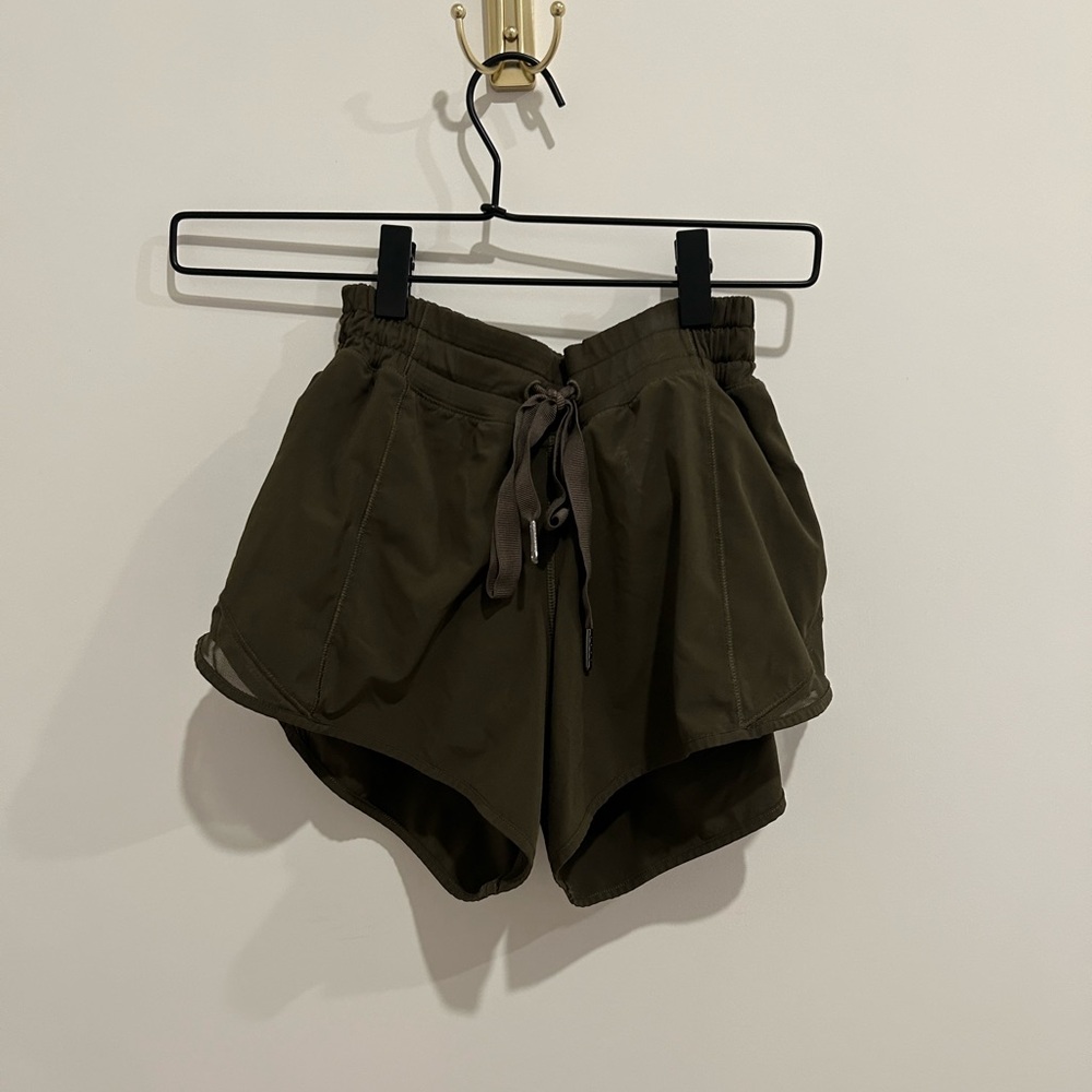 olive green lululemon shorts hotty hot size 4